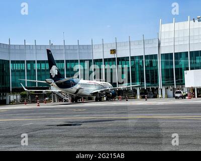 Agrandissement du terminal II de l'aéroport de Mexico. Airline Aero Mexico, AeroMexico, Aeromexico. (Photo de Luis Gutiérrez). Ampliacion de terminal II de l'aéroport de Mexico. Airline Aero Mexico, AeroMexico, Aeromexico. (Photo de Luis Gutiérrez). Banque D'Images