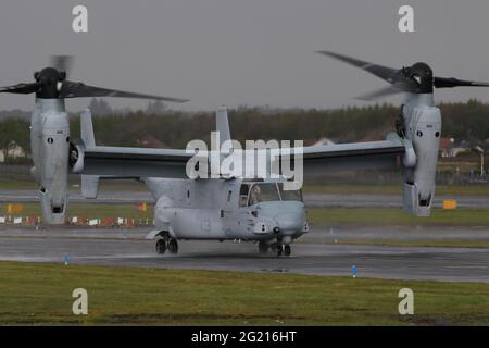 168666, un Boeing Bell MV-22B Osprey exploité par le corps des Marines des États-Unis, au départ de l'aéroport international de Prestwick à Ayrshire, en Écosse. Banque D'Images