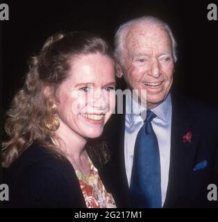 Liv Ullman Douglas Fairbanks Jr. 1983 photo par Adam Scull/PHOTOlink Banque D'Images