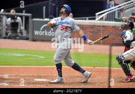 Atlanta, Géorgie, États-Unis. 06e juin 2021. Los Angeles Dodgers premier baseman Albert Pujols à la chauve-souris pendant le sixième repas d'un match MLB contre les Braves d'Atlanta au Truist Park à Atlanta, GA. Austin McAfee/CSM/Alamy Live News Banque D'Images