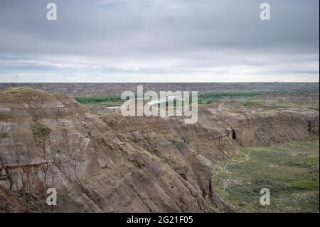 Parc provincial des dinosaures en Alberta, Canada, site classé au patrimoine mondial de l'UNESCO, réputé pour sa topographie saisissante des badland et son abondance de fossiles de dinosaures, Banque D'Images