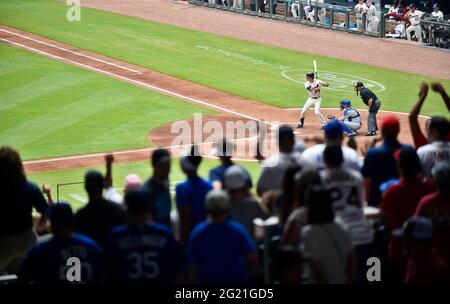 Atlanta, Géorgie, États-Unis. 06e juin 2021. Le lanceur des Braves d'Atlanta Max Fried à la chauve-souris pendant le quatrième repas d'un match de MLB contre les Dodgers de Los Angeles au Truist Park à Atlanta, en Géorgie. Austin McAfee/CSM/Alamy Live News Banque D'Images