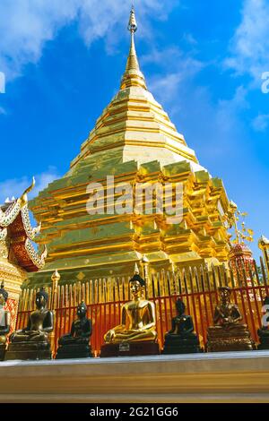 La pagode Phra de renommée mondiale que Doi Suthep dans la province de Chiang Mai, en Thaïlande. Banque D'Images