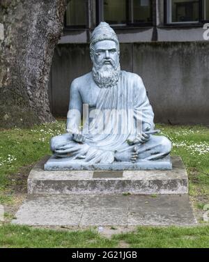 LONDRES, ROYAUME-UNI - 04 juin 2021 : statue du philosophe et poète Thiruvalluvar située à l'extérieur de l'Université SOAS de Londres. Banque D'Images