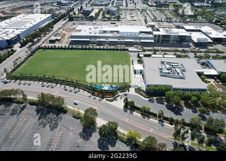 Une vue aérienne du Hoag Performance Center, dimanche 5 juin 2021, à Costa Mesa, En Californie, le site est le centre de formation des Chargers de Los Angeles et Banque D'Images