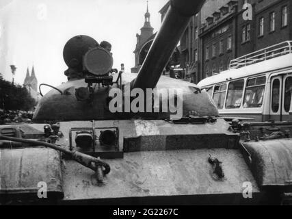 Géographie/voyage, Tchéquie, Printemps de Prague, 1968, occupation par les troupes du Pacte de Varsovie, char soviétique, Prague, INFO-AUTORISATION-DROITS-SUPPLÉMENTAIRES-NON-DISPONIBLE Banque D'Images