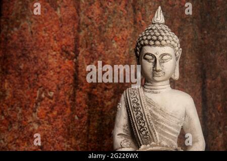 figure d'un jeune Bouddha dans un état de méditation Banque D'Images