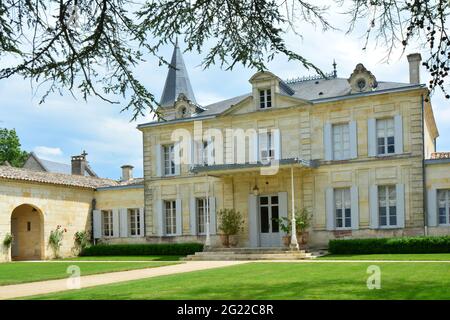 FRANCE. GIRONDE (33). SAINT-ÉMILION. LA PARTIE HISTORIQUE DU CHÂTEAU CHEVAL BLANC A ÉTÉ CONSTRUITE EN 1860 PAR LA FAMILLE FOURCAUD-LAUSSAC. DEPUIS 1998, TH Banque D'Images