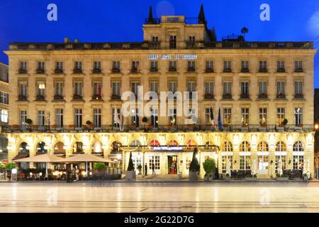 FRANCE. NOUVELLE-AQUITAINE. GIRONDE (33) LE GRAND HÔTEL DE BORDEAUX EST EN FACE DE L'OPÉRA. Banque D'Images