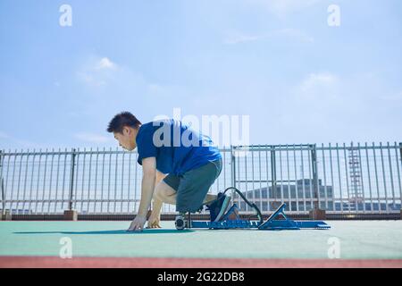 Entraînement des athlètes amputés japonais sur le toit Banque D'Images