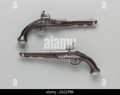 Pistolet de vol. Partie d'un couple. La plaque de verrouillage porte une signature. La boucle est décorée avec arabesque, le bras de la famille Hees van Berkel et deux petites gravures, une influentée en or; estampillée à gauche avec les armoiries d'Amsterdam et au fond avec un timbre non installable; le grain est fait d'argent. La fiole est coupée en relief avec louange et incrustée de fil d'argent. Sauf sur le cuiseur de chargement, les raccords argentés sont gravés et se composent d'un ruban de tiroir, de la plaque à vis entraînée et percée avec un médaljon avec, entre autres choses, un celk de fleur, la brassière de déclenchement Banque D'Images