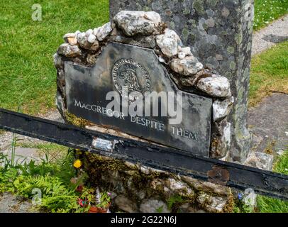 La tombe de l'ancien hors-la-loi et héros populaire Rob Roy MacGregor à Balquhidder, en Écosse Banque D'Images