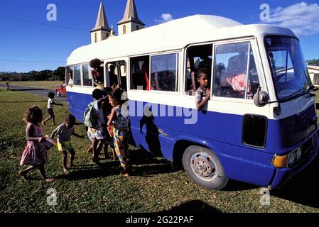 NOUVELLE-CALÉDONIE. L'ARCHIPEL DE LA FIDÉLITÉ. LIFOU. TRANSPORT SCOLAIRE Banque D'Images