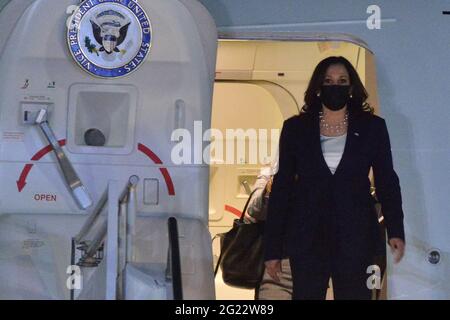 Non exclusif: MEXICO, MEXIQUE - JUIN 7: Vice-président des États-Unis, Kamala Harris, arrivant à l'aéroport de Mexico pour rencontrer le mexicain Banque D'Images