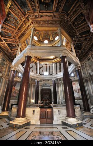 Italie, Rome, San Giovanni in Laterano, Battistero Lateranense, baptistère Banque D'Images