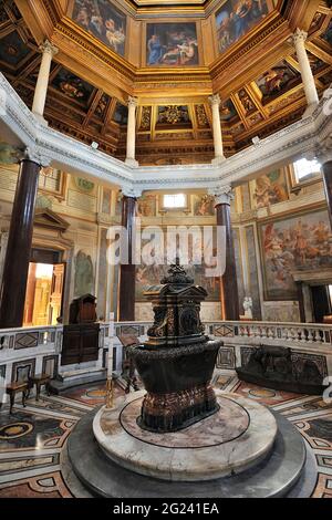 Italie, Rome, San Giovanni in Laterano, Battistero Lateranense, baptistère Banque D'Images