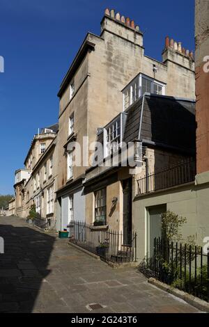 Bâtiments historiques le long du Paragon, une rue historique de la ville de Bath, classée au patrimoine mondial, à Somerset, au Royaume-Uni Banque D'Images