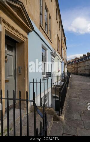 Bâtiments historiques le long du Paragon, une rue historique de la ville de Bath, classée au patrimoine mondial, à Somerset, au Royaume-Uni Banque D'Images