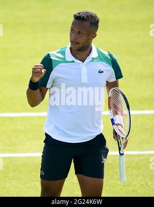 Jay Clarke en Grande-Bretagne en action contre Kevin Anderson en Afrique du Sud pendant le quatrième jour de l'Open de Viking au centre de tennis de Nottingham. Date de la photo: Mardi 8 juin 2021. Banque D'Images