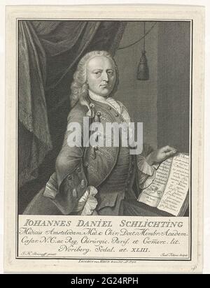 Portrait de Johannes Daniel Schslichting. Portrait debout en deux vers la droite du médecin et chirurgien Johannes Daniel Schslaich, chefs de secrétariat. Dans sa main gauche, il tient un travail légèrement ouvert sur la médecine. Son nom et ses titres sont répertoriés sous le portrait. Banque D'Images