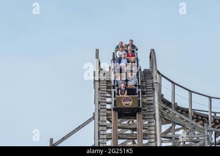 MegaFobia dans sa 20e année avec le train spécial Livery à Oakwood Theme Park pays de Galles Banque D'Images