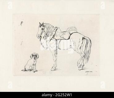 Un cheval et un chien. Une étude d'un cheval attristé avec une bride et un chien assis. Banque D'Images