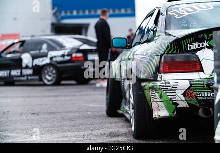 KIEV-15 MAI,2021: BMW M3 E36 équipé de pneus de course bas profil pour la dérive et le salon de voiture Banque D'Images