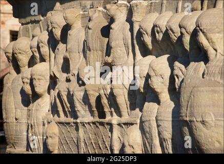 Détail du bas relief sur la base de l'obélisque de Theodosius. L'empereur Théodosius I et sa cour (face sud.) Sultanahmet d'Istanbul, Turquie. Banque D'Images