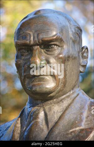 Statue de bronze de Mustafa Kemal Ataturk, le dirigeant nationaliste turc et fondateur de la République de Turquie, parc Gulhane, Istanbul, Turquie Banque D'Images