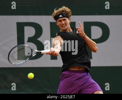 Paris, FRA. 08 juin 2021. Paris, Roland Garros, French Open Day 10 08/06/2021 Alexander Sascha Zverev (GER) remporte le quart de finale du match Credit: Roger Parker/Alay Live News Banque D'Images