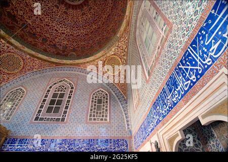 Détail du plafond de la Chambre privé du Sultan Murad III Palais de Topkapi, également connu sous le nom de Topkapi Sarayi, Istanbul, Turquie Banque D'Images