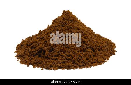 Petite pile de café instantané découpé sur blanc. Banque D'Images