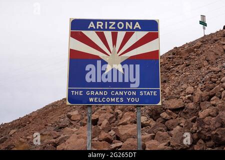 Un panneau Bienvenue en Arizona au barrage Hoover, dimanche 7 mars 2021, près de Boulder City, Ven. Banque D'Images