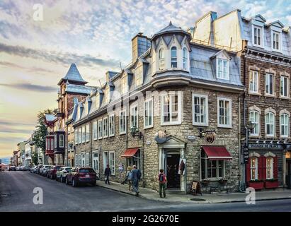 Québec, Canada, septembre 2019, vue sur la façade de Nili Alimation, un café servant une cuisine canadienne et turque Banque D'Images