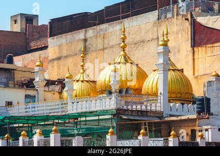 Gurudwara Sis Ganj Sahib est l'un des neuf Gurnaines historiques à New Delhi en Inde Banque D'Images