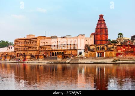 Temple de Krishna au Keshi Ghat sur la rivière Yamuna à Vrindavan près de la ville de Mathura dans l'état de l'Uttar Pradesh en Inde Banque D'Images
