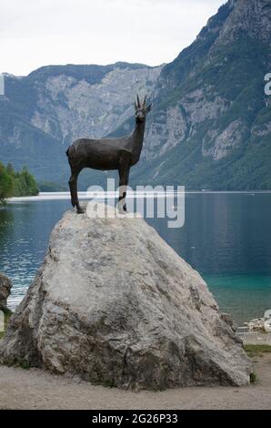 Gold Horn Statue Lac Bohinj Slovénie Banque D'Images