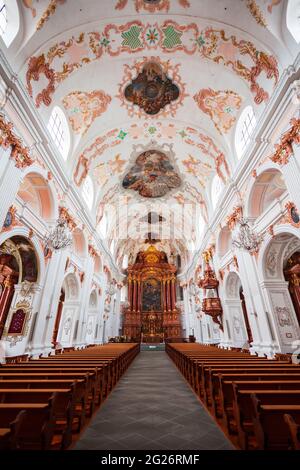 LUZERN, SUISSE - 11 juillet 2019 : église des Jésuites de Lucerne ou Jesuitenkirche St. Franz Xaver est une église catholique située dans la ville de Lucerne, Suisse Banque D'Images