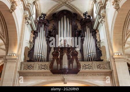 LUZERN, SUISSE - 11 juillet 2019 : Eglise de Saint Leodegar ou Saint Leodegar Hofkirche est une église catholique romaine de la ville de Lucerne, Suisse Banque D'Images