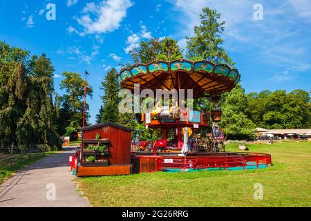 GENÈVE, SUISSE - 20 JUILLET 2019 : carrousel dans le jardin botanique de la ville de Genève, musée et institution dans la ville de Genève en Suisse Banque D'Images