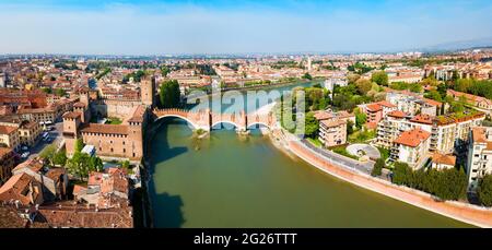 Castelvecchio ou vieux château Scaligero et antenne de pont vue panoramique à Vérone, Vénétie en Italie Banque D'Images