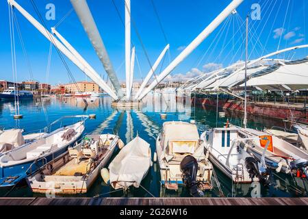 Gênes port avec bateaux et yachs. Gênes ou Naples est la capitale de la région de Ligurie en Italie. Banque D'Images