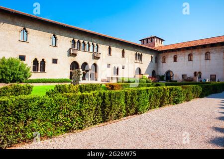 Castelvecchio ou le musée du Vieux Château est situé à Vérone, dans la région de Vénétie en Italie Banque D'Images