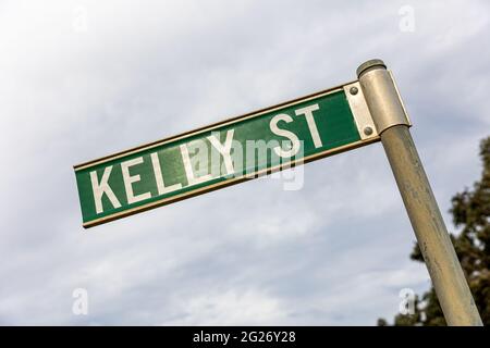 Panneau sur la rue Kelly, l'emplacement de la maison d'enfance de Ned Kelly Banque D'Images