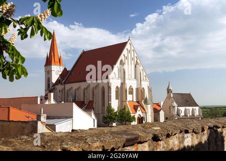 Église gothique de Saint-Nicolas en tchèque Kostel svateho Mikulase, Znojmo, Moravie du Sud, République tchèque Banque D'Images