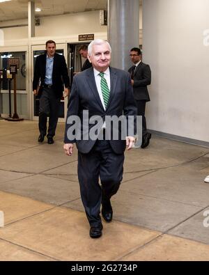 Washington, États-Unis. 08 juin 2021. Le sénateur américain Jack Reed (D-RI) marche près du métro du Sénat. Crédit : SOPA Images Limited/Alamy Live News Banque D'Images