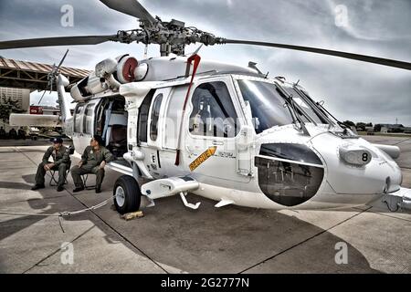 Hélicoptère de sauvetage aérien de mer Sikorsky SH-60/MH-60 utilisé par l'hélicoptère militaire thaïlandais stationné Banque D'Images