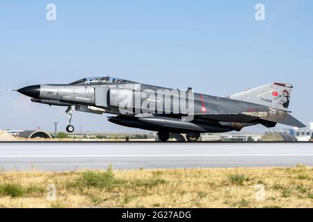 Force aérienne turque F-4e-2020 Terminator en action pendant l'exercice Anatolien Eagle 2019. Banque D'Images