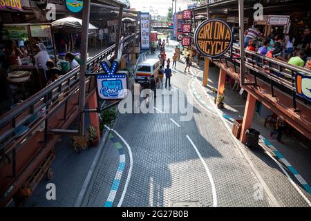 Vue sur le célèbre bazar de Cha am à Hua Hin. Banque D'Images