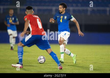 Asunción, Paraguay. 08 juin 2021 ; Defensores del Chaco Stadium, Asunción, Paraguay ; qualifications de la coupe du monde de football 2022 ; Paraguay contre Brésil ; Marquinhos du Brésil crédit : action plus Sports Images/Alamy Live News Banque D'Images